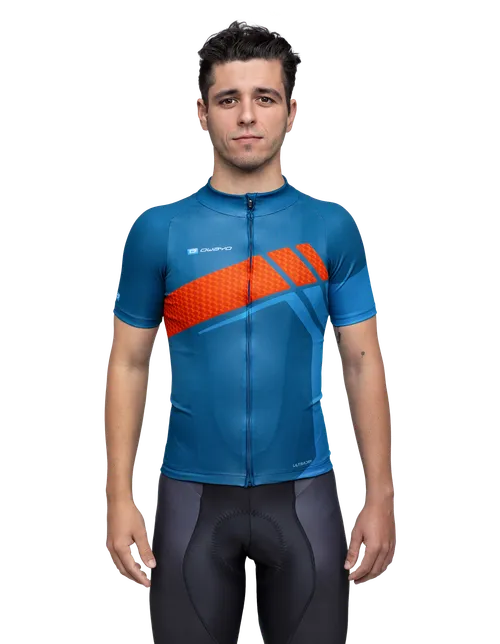 The model is 173 cm  and is wearing a size 5