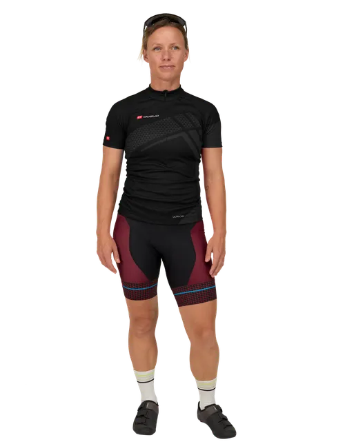 The model is 162 cm  and is wearing a size S3