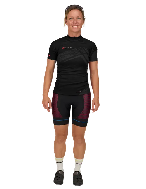 The model is 162 cm  and is wearing a size S3