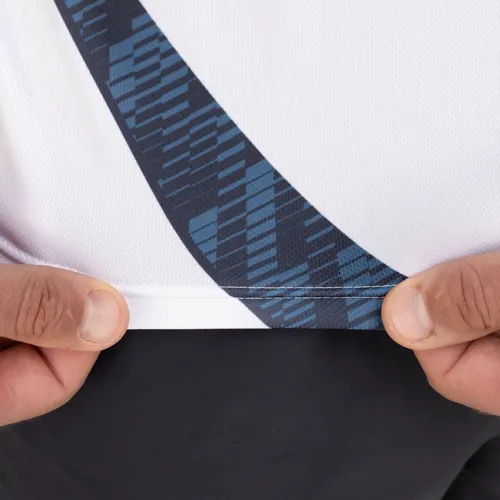 Elastic Seams